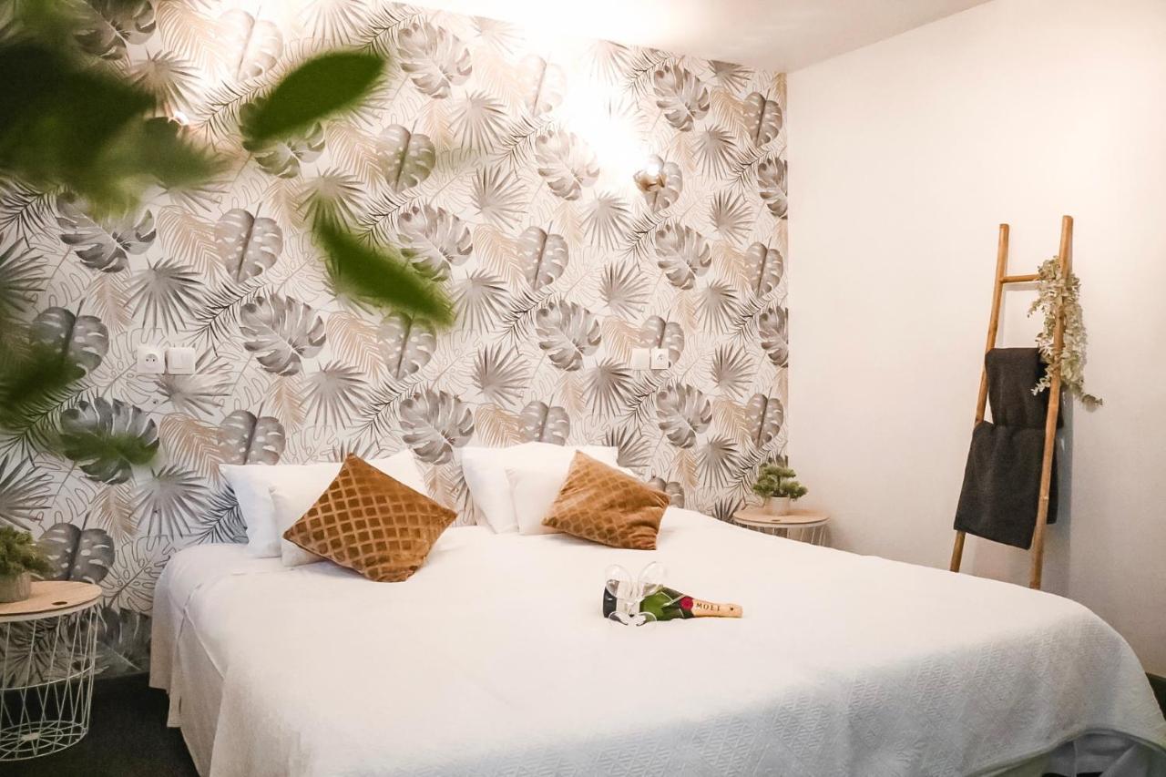 Maria Grazia Hotel Saint-Gâtien-des-Bois Kültér fotó